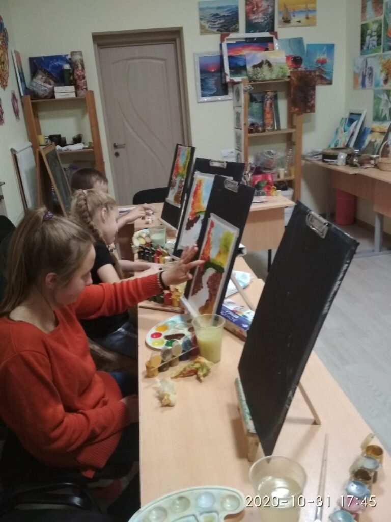 В студии рисования Натальи Бабичевой много тепла и улыбок — фото 1