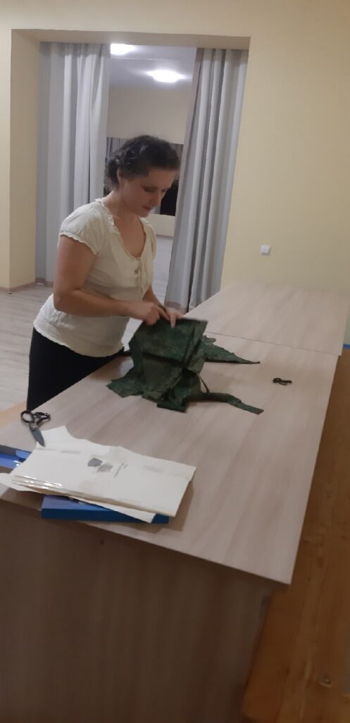 Швеям - волонтерам У нас свой фронт, свои потери, Машинки, иглы, пальцы в кровь, Я шью не… — фото 6