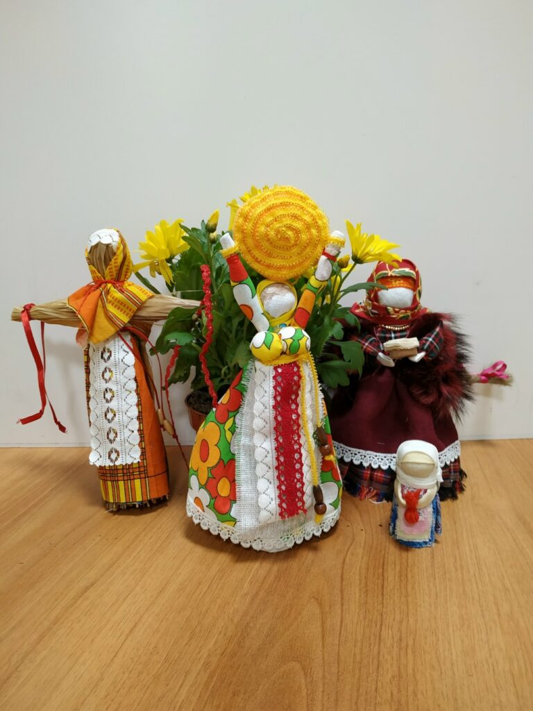 Создание народных славянских кукол руками участников Центра. — фото 3